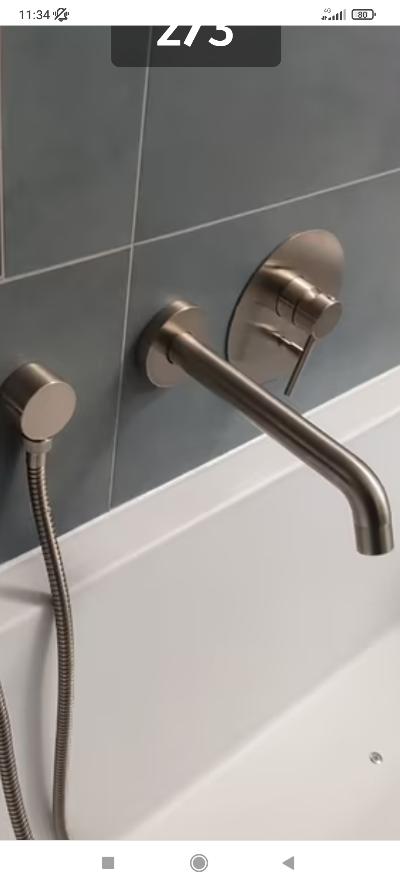 Rubinetto da parete Newform in acciaio satinato per vasca o lavabo