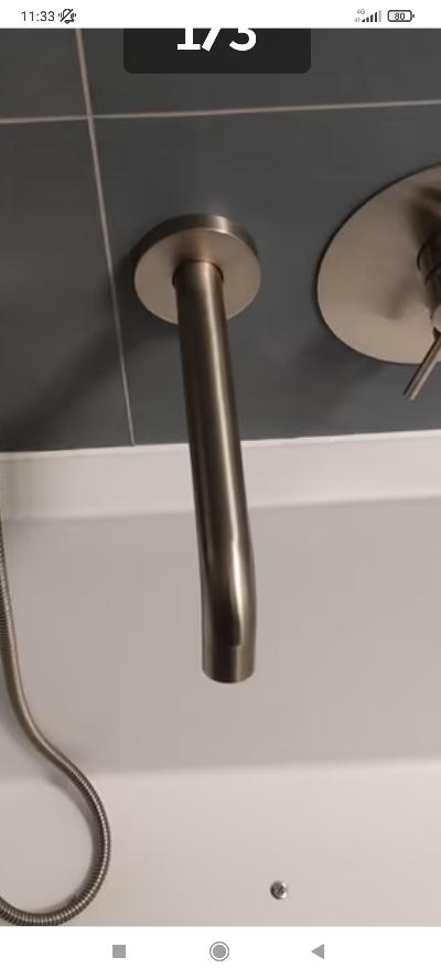 Rubinetto da parete Newform in acciaio satinato per vasca o lavabo