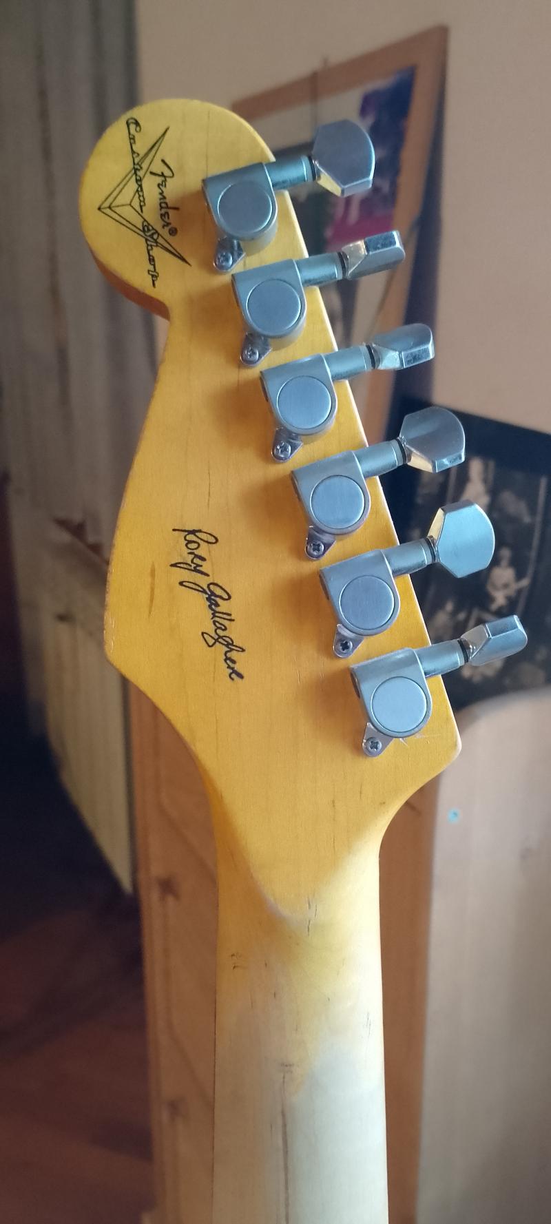 FENDER STRATOCASTER