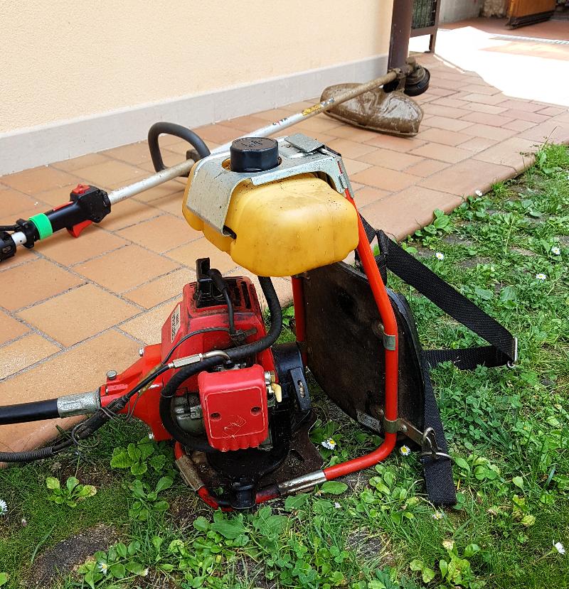 Decespugliatore a zaino KAAZ VRX360; motore 2 tempi Mitsubishi T180
