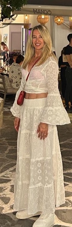 Paola, donna socievole, sensibile, di buona compagnia