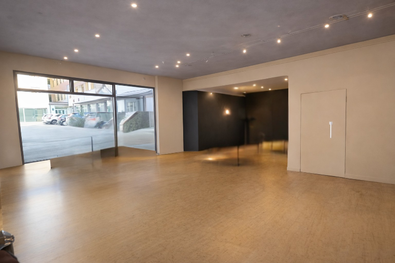Spazio commerciale con altezza 3.20 mt open space con spogliatoi pe fitness