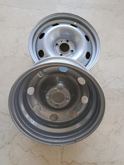 Vendita quattro cerchi da 16 pollici per auto