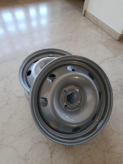 Vendita quattro cerchi da 16 pollici per auto
