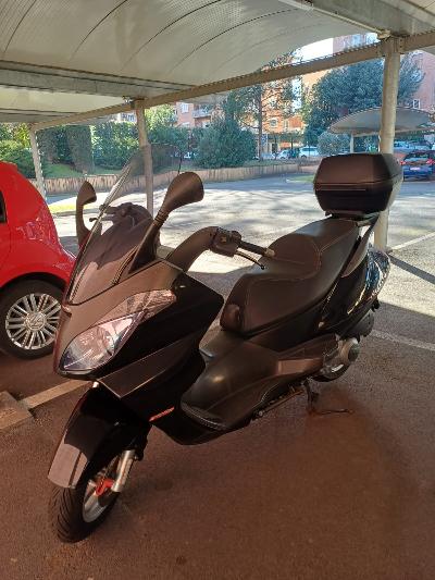 Aprilia 300 atlantic