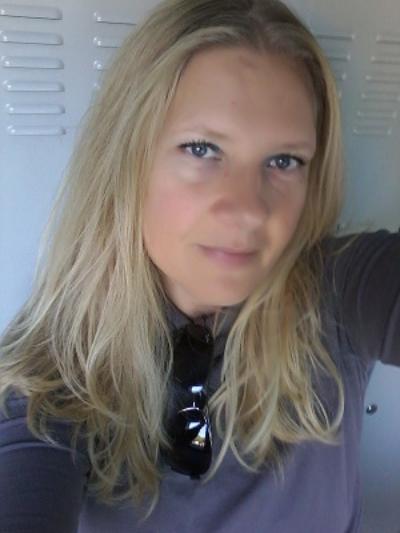 Cecilia, donna bionda occhi verdi