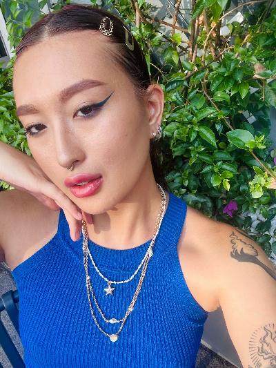 Viktoria, giovane donna decisa e femminile