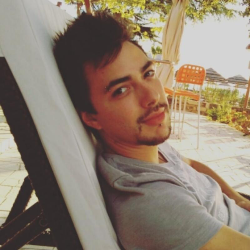 Simone, ragazzo single dolce, cerca ragazza