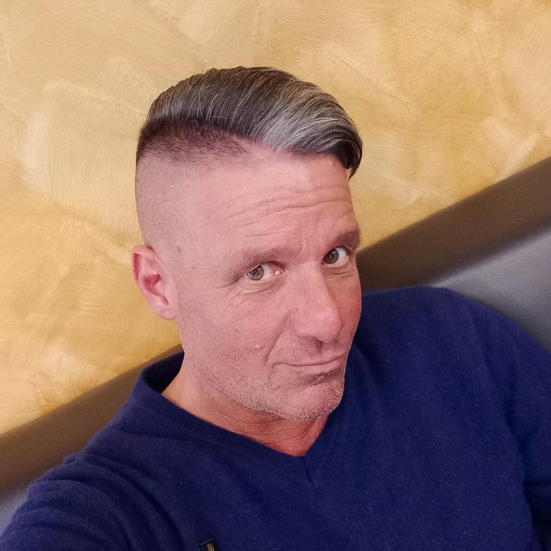 BEL UOMO SINGLE MAI FIDANZATO MAI SPOSATO!!!!