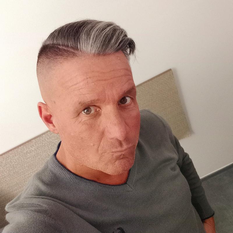 BEL UOMO SINGLE MAI FIDANZATO MAI SPOSATO!!!!