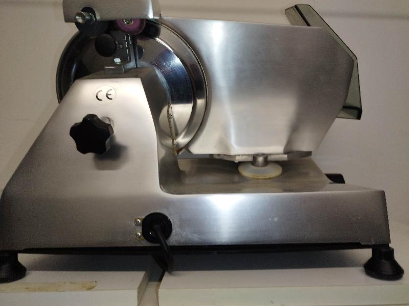 Affettatrice CE professionale a gravità