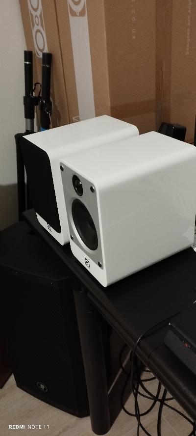 COPPIA DI DIFFUSORI "Q ACOUSTICS" CONCEPT 20 - LACCATA BIANCO
