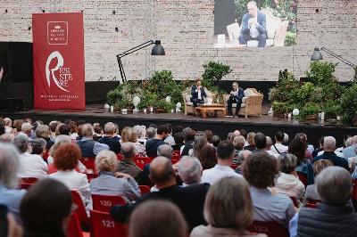 Resistere, dieci anni di storie e grandi ospiti