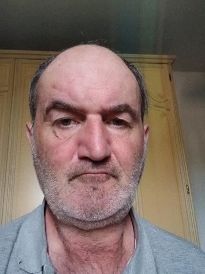 Sono un uomo e cerco una donnasono un uomo e cerco una