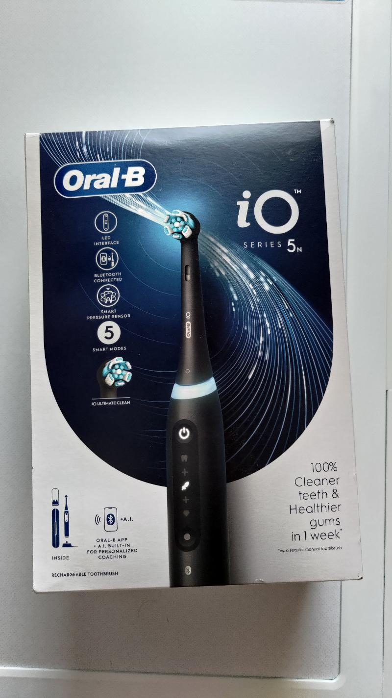 Oral-B iO5 spazzolino elettrico usato 2 mesi ottime condizioni 