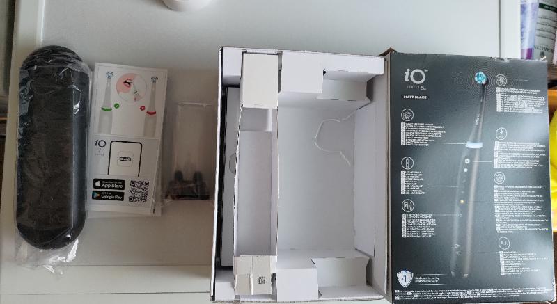 Oral-B iO5 spazzolino elettrico usato 2 mesi ottime condizioni 