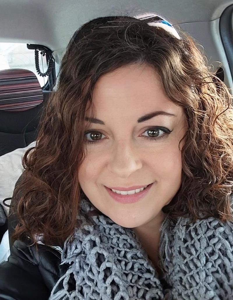 Femminile e paziente. 