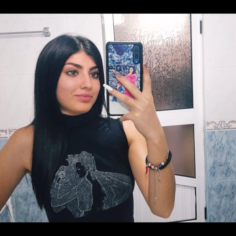 Sono una ragazza dolce e seria. 
