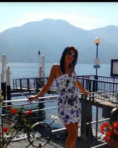 Sono una donna sensibile, elegante e determinata. 