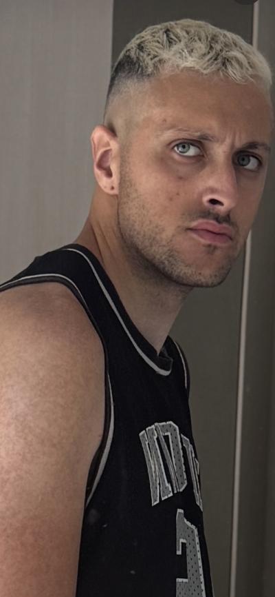 Ragazzo di 26 anni cerca divertimento