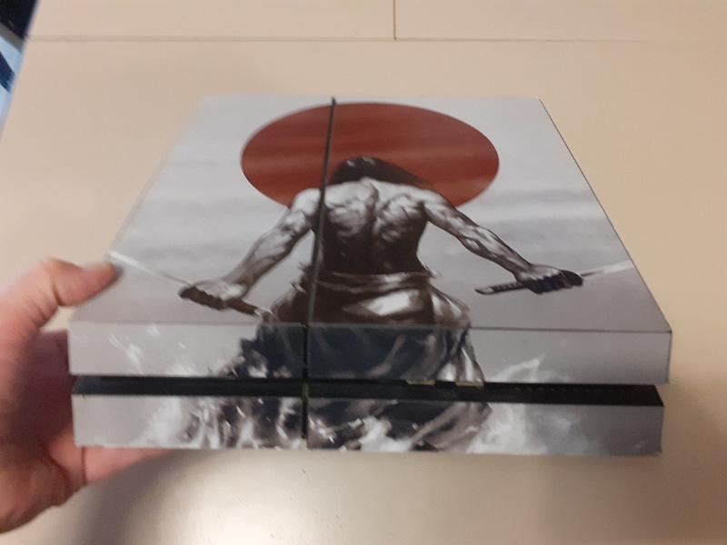CONSOLLE PLAYSTATION 4 (PREZZO TRATTABILE)