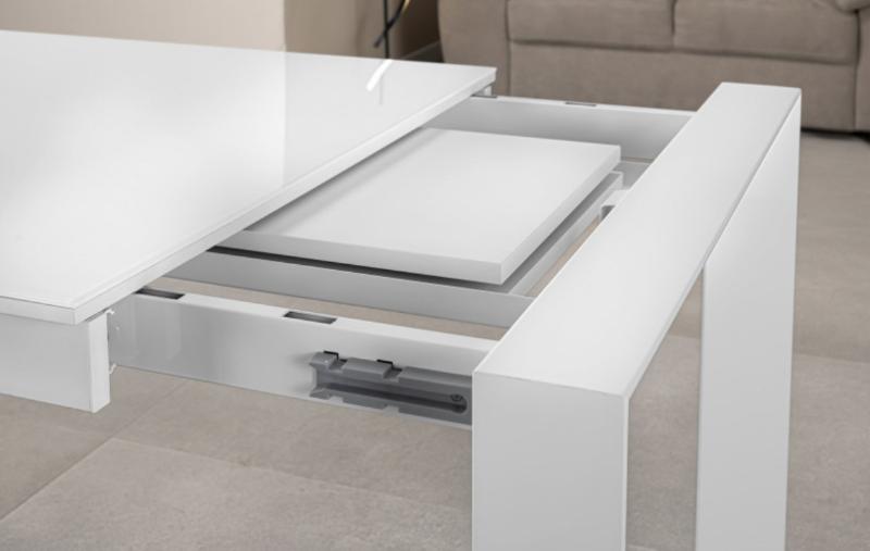TAVOLO DESIGN BIANCO CON CRISTALLO PIANO ALLUNGABILE.