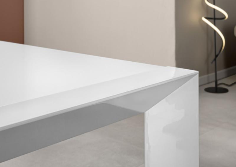 TAVOLO DESIGN BIANCO CON CRISTALLO PIANO ALLUNGABILE.