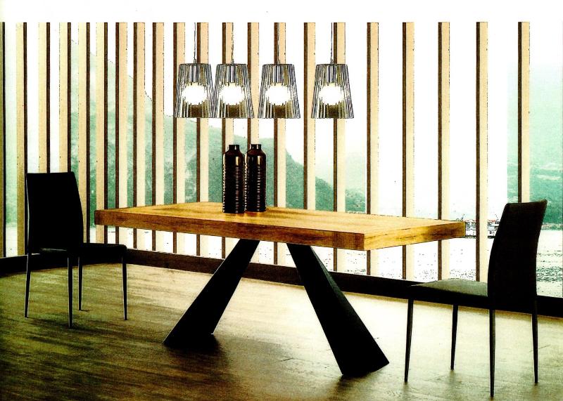 Splendido tavolo in rovere nodato allungabile 