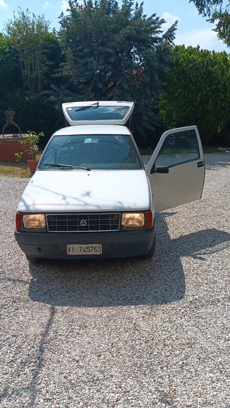Lancia Y10 