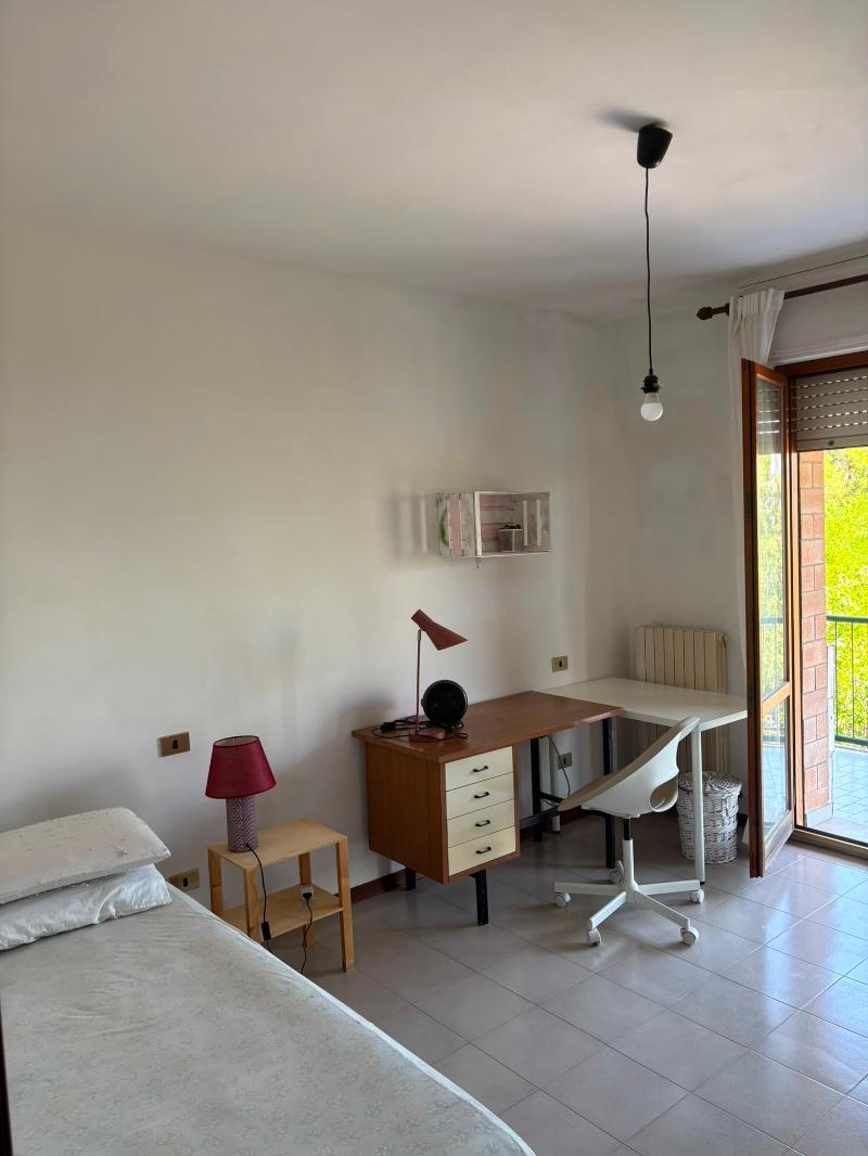 Stanza singola per studentessa ingegneria Ancona