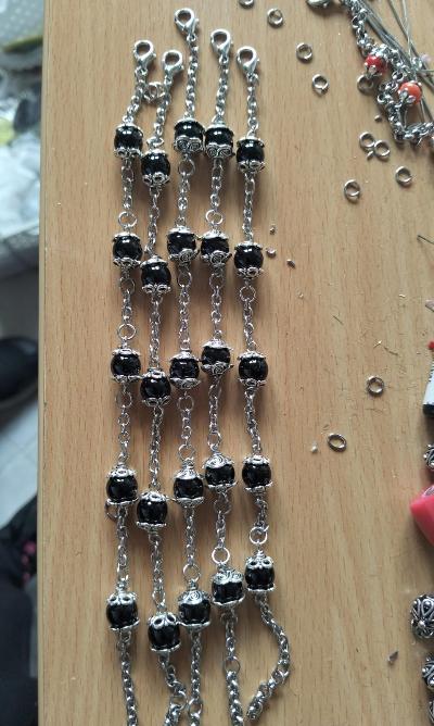 Collana ,bracciale, spilla ecc ec 