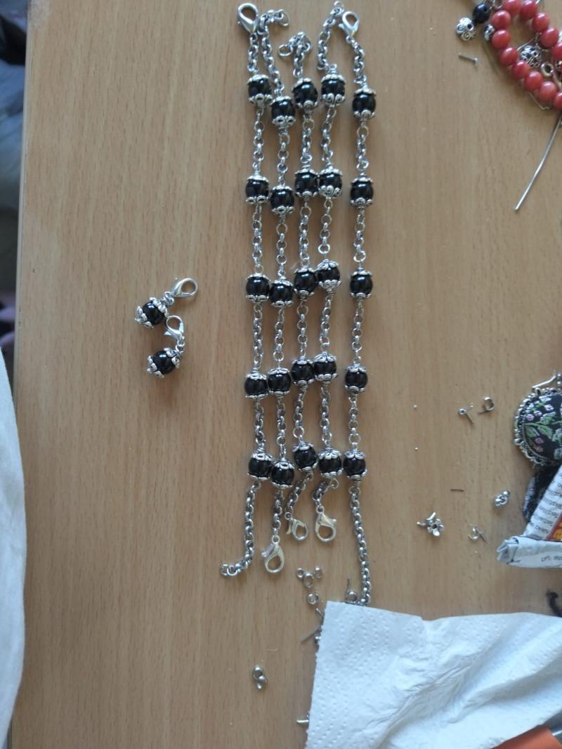 Collana ,bracciale, spilla ecc ec 