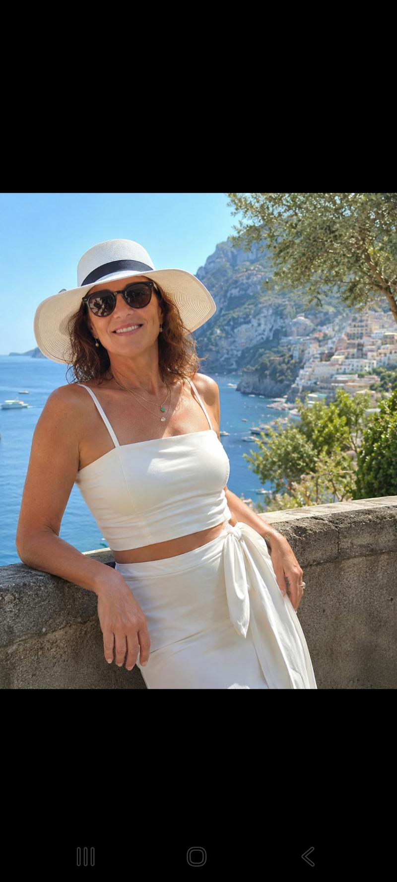 Bella donna raffinata e dinamica