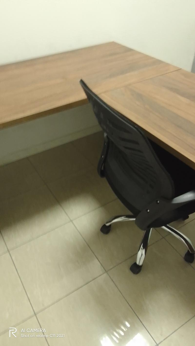 ufficio arredato 