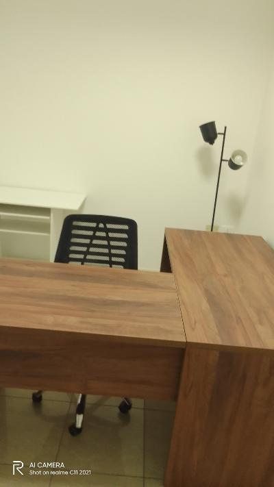 ufficio arredato 