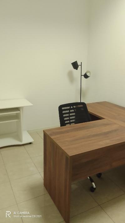 ufficio arredato 