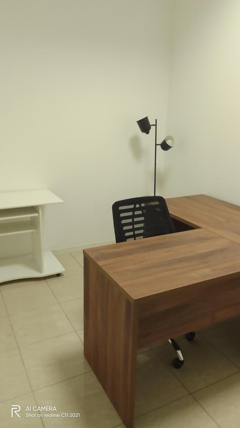 ufficio arredato 