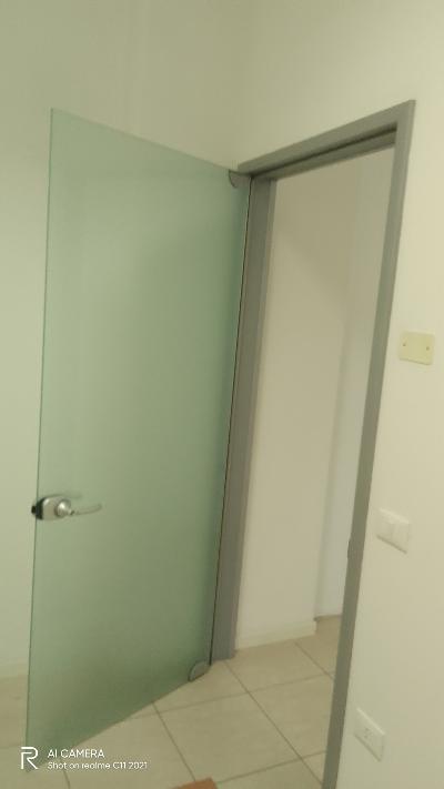 ufficio arredato 