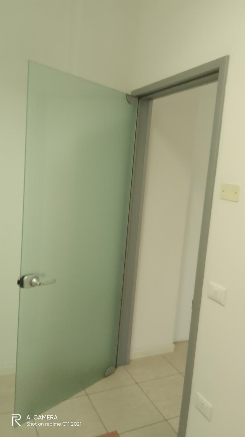 ufficio arredato 
