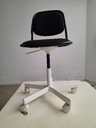 TAVOLINO + SEDIA GIREVOLE