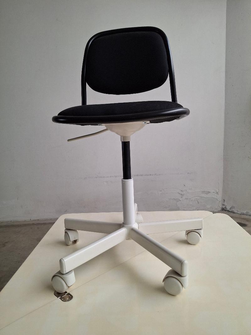 TAVOLINO + SEDIA GIREVOLE