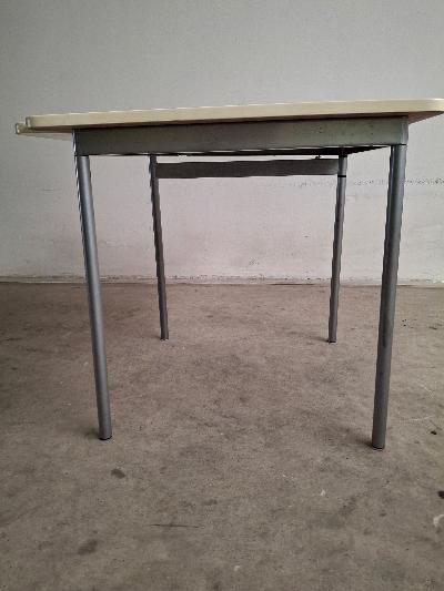 TAVOLINO + SEDIA GIREVOLE