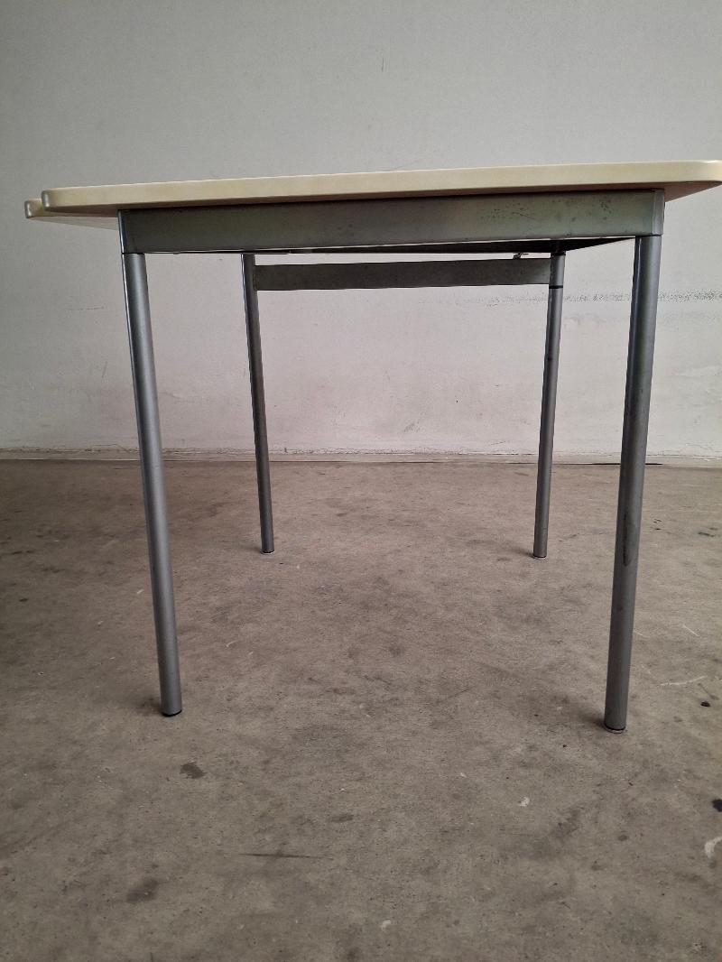 TAVOLINO + SEDIA GIREVOLE