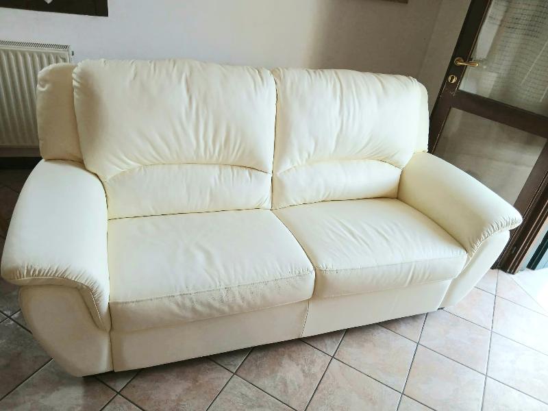 Divano in vera pelle/misure 200 cm profondità 87 cm
