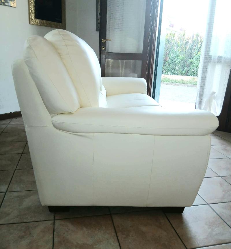 Divano in vera pelle/misure 200 cm profondità 87 cm