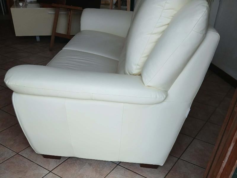 Divano in vera pelle/misure 200 cm profondità 87 cm