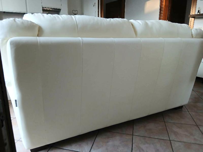 Divano in vera pelle/misure 200 cm profondità 87 cm