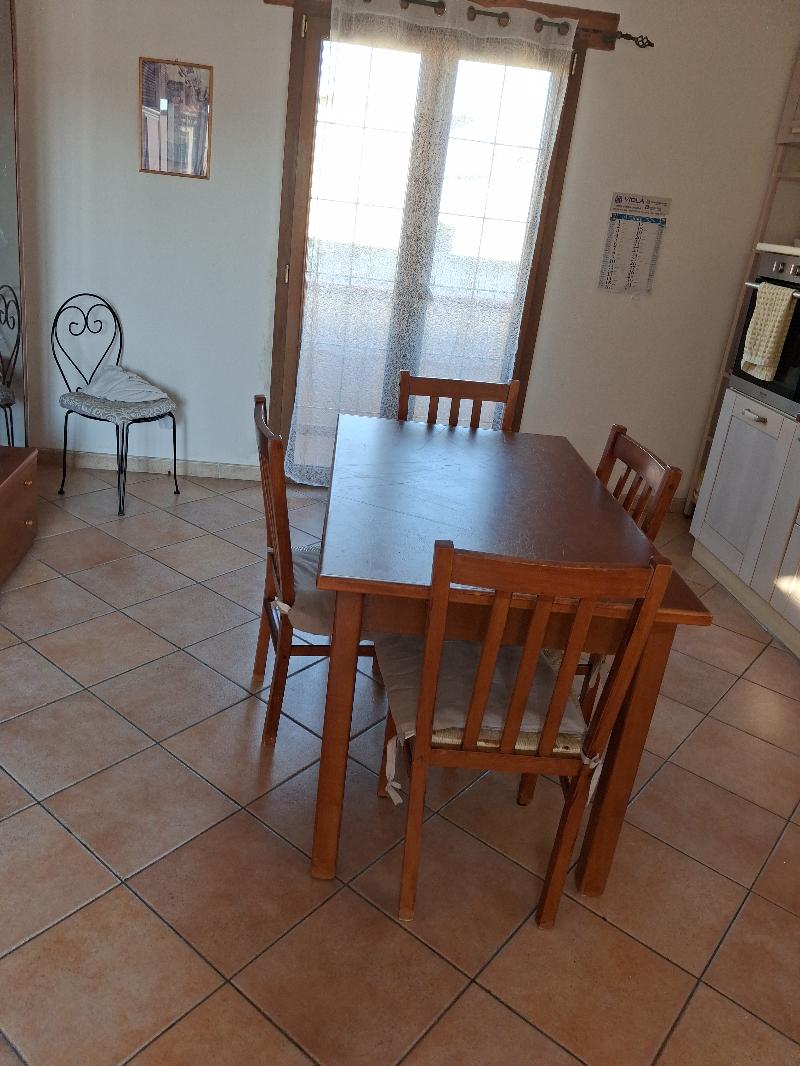 CUCINA  COMPLETA TRANNE  NO FRIGO , NO IDUZIONE , NO FORNO, NO LAVELLO