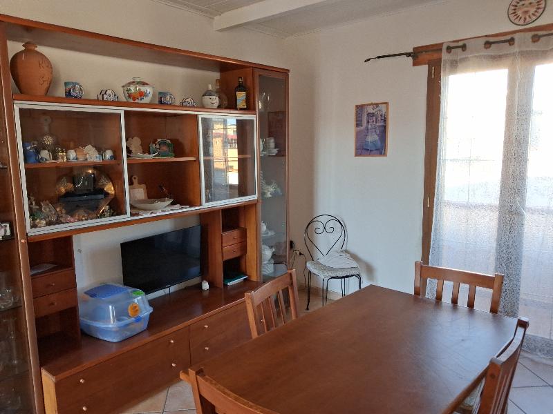 CUCINA  COMPLETA TRANNE  NO FRIGO , NO IDUZIONE , NO FORNO, NO LAVELLO