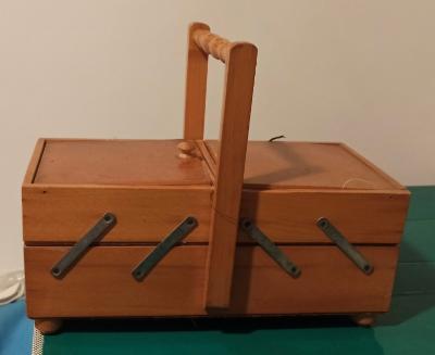 Scatola da cucito in legno a fisarmonica